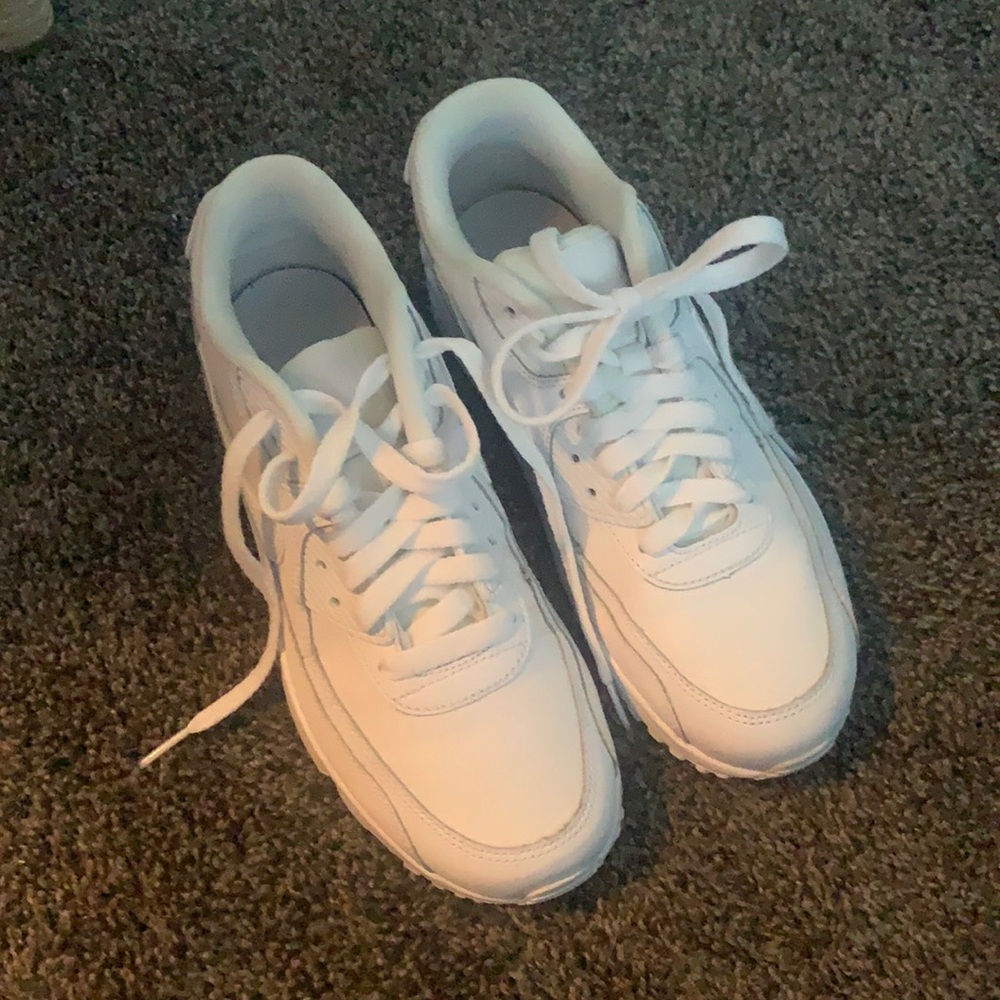 Nike air max all white size 5 youth women’s 7!